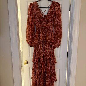 Astr The Label foral v-neck long sleeve tie back tiered dress